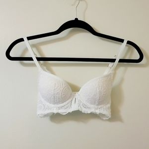 White lace push-up bra